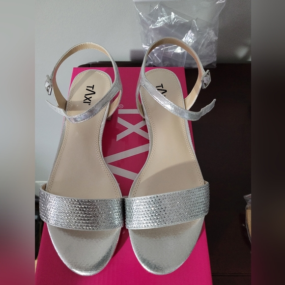 Ladies Silver Evening Shoes - Picture 1 of 5